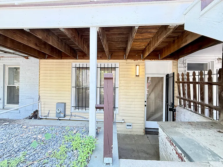 1004 Girard St NW — Photo 23