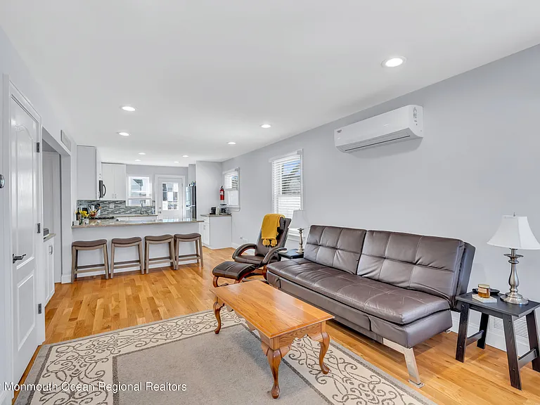 410 4th Ave #2 — Photo 4