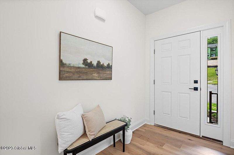 5th image of 30 Hill Crest Lane #11