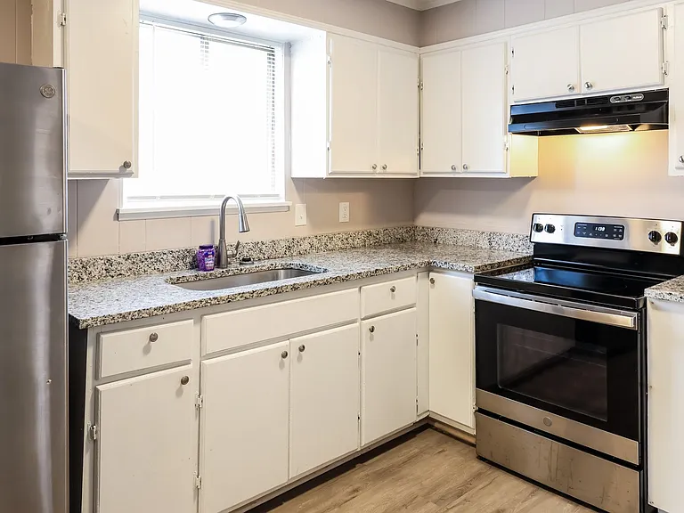 742411_020_kitchen_13620251.jpg