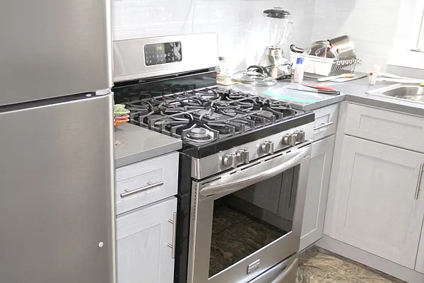 Rented by Metropolitan Brokers Inc. | media 8