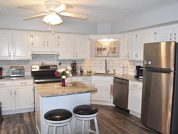 4th image of 4630 Pinewood Dr APT 227