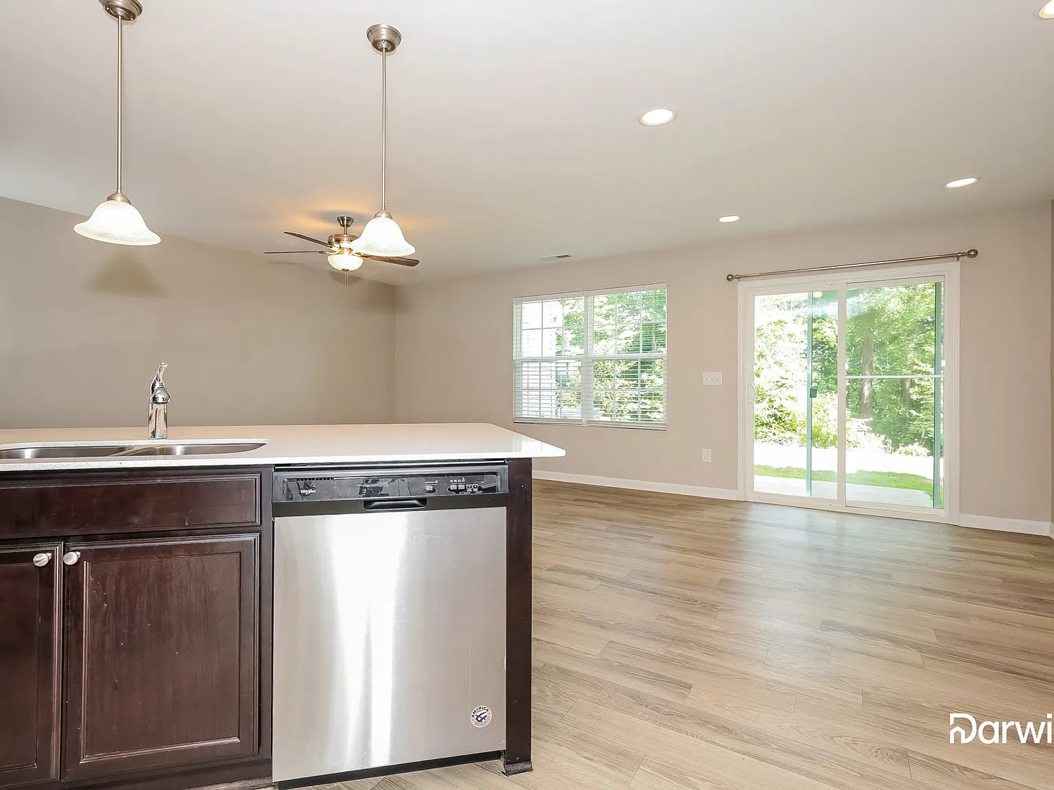 3 bed, 3.0 bath, 1618 sqft, $1,915 — Photo 4
