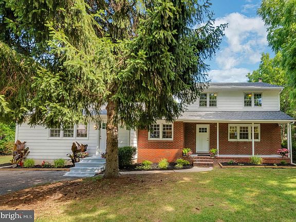 3rd image of 275 Dutch Mill Rd