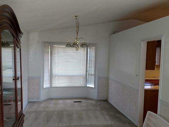 Dining area connecting Kitchen