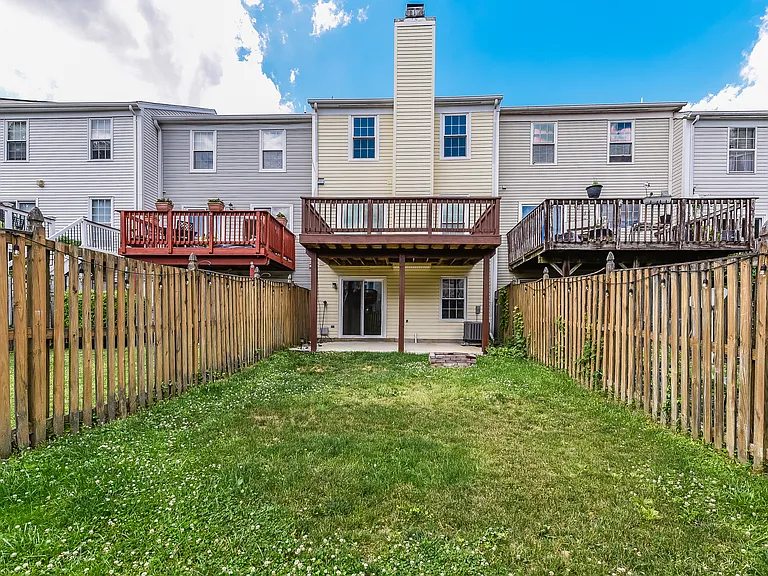 1806 Glendale Ln — Photo 38