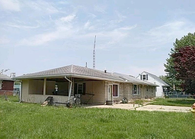 2nd image of 1210 S Fullhart Dr