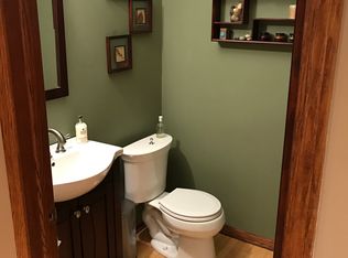 1028 Quietwood Ct, Pewaukee, WI 53072