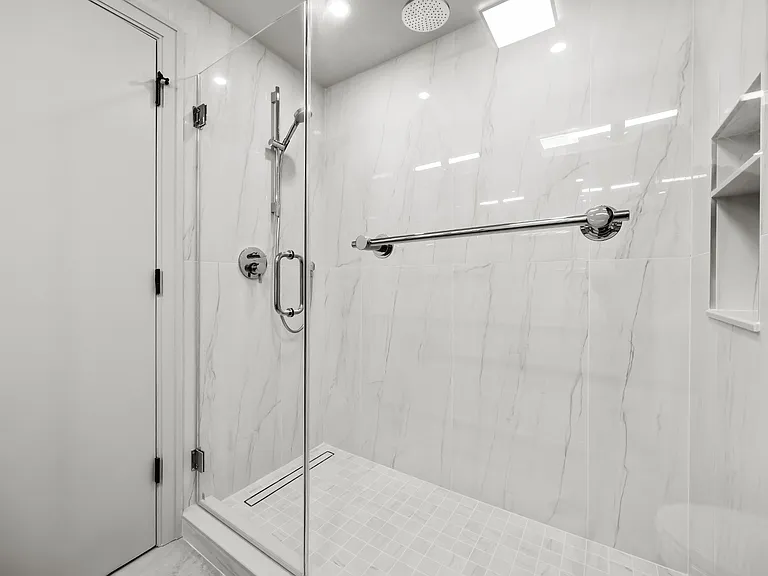 921 Madison St #508 — Photo 15