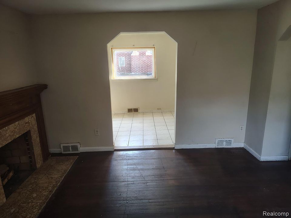 19399 Revere St, photo 11