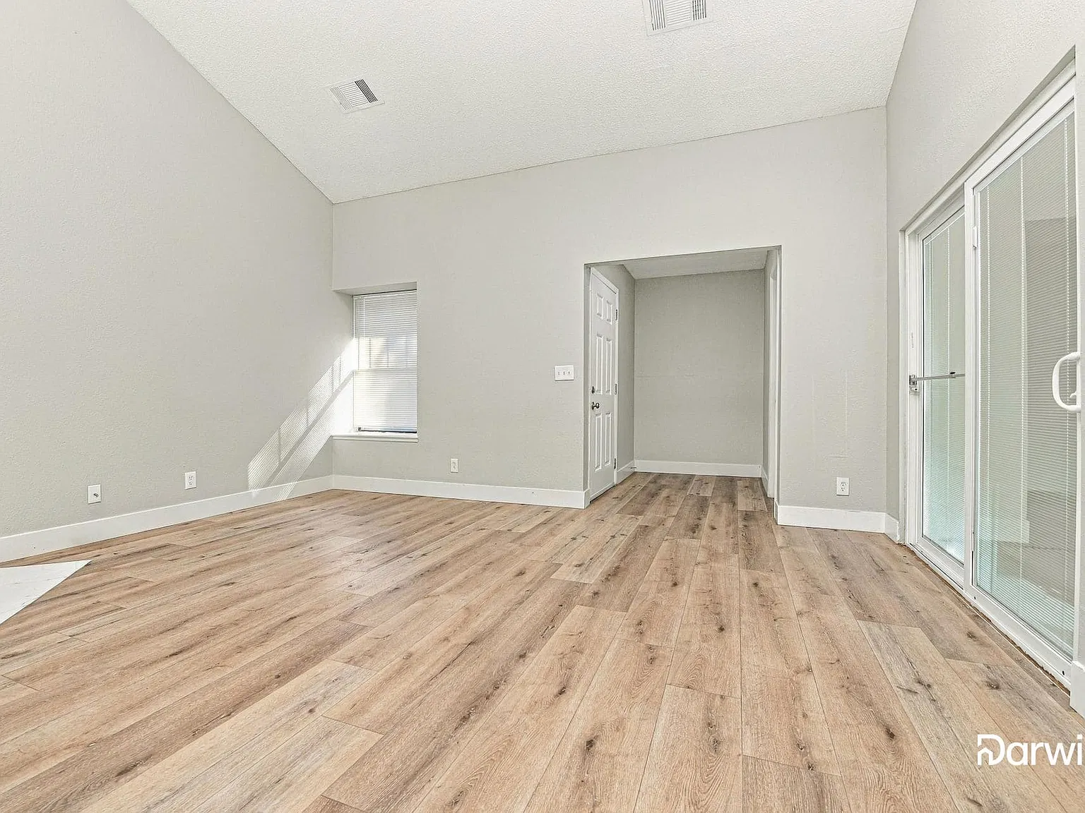 3 bed, 2.0 bath, 1265 sqft, $1,725 — Photo 4