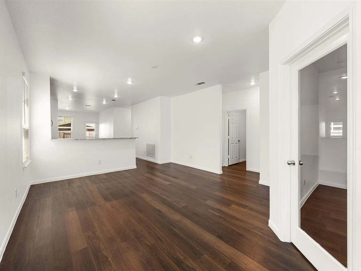 3 bed, 2.0 bath, 1504 sqft, $2,200 — Photo 4