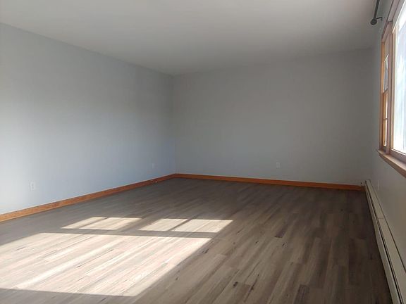 4th image of 300 Delawanna Ave #2