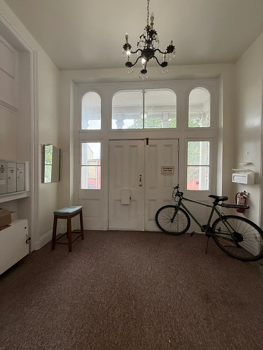 Building Photo - 1901 E Lombard St #3