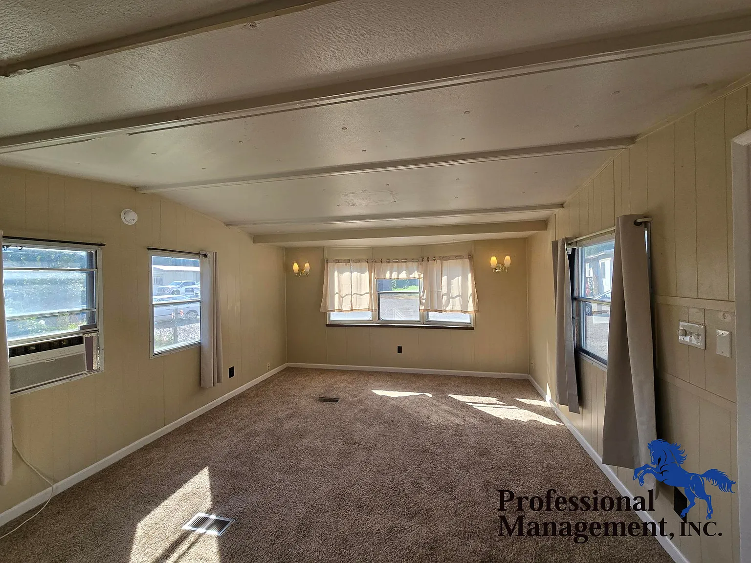 3 bed, 1.5 bath, 900 sqft, $1,095 — Photo 3