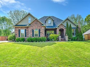 204 Tunbridge Dr, Bentonville, AR 72712