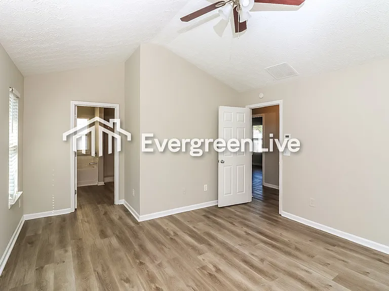 9484 Lakeview Rd — Photo 6