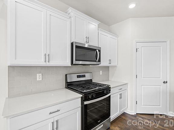 3rd image of 65 Ridgehaven Dr