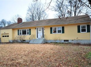 21 Fox Meadow Ln, West Hartford, CT 06107