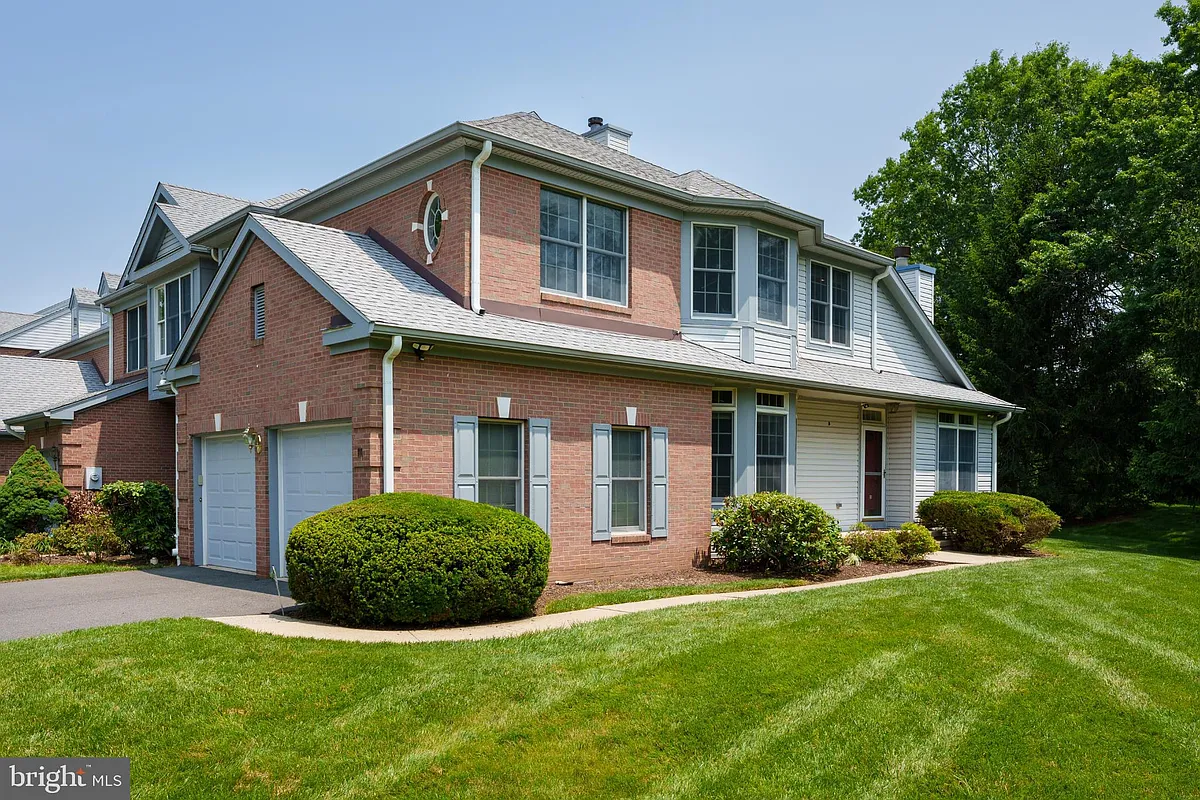 Building Photo - 111 Saint Clair Ct