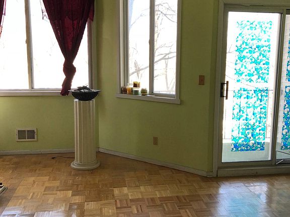 4th image of 99 Tompkins Cir