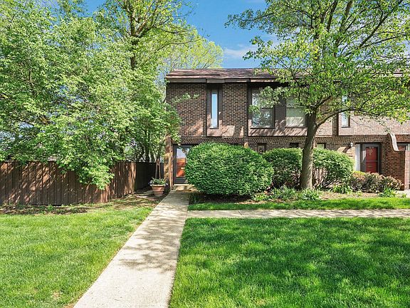 2nd image of 3114 Arlingtowne Ln #9