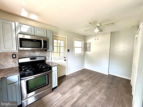 4th image of 704 N Main St