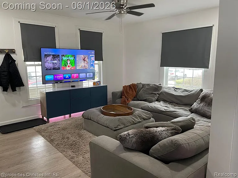 225 Fairgrove Ave — Photo 3