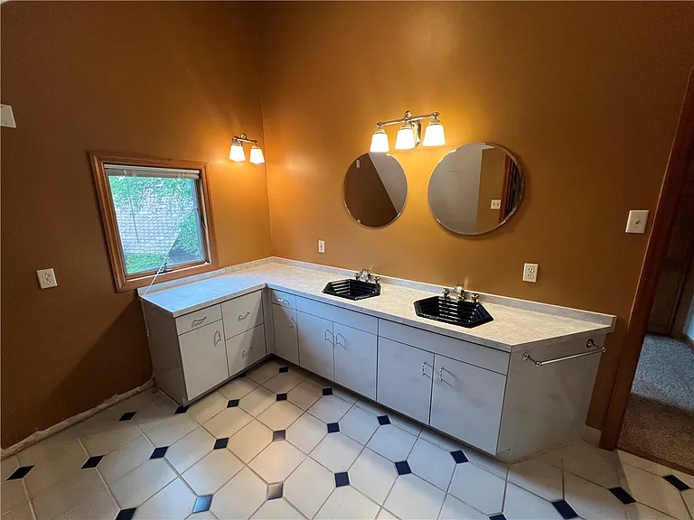 127 Westland Dr — Photo 24