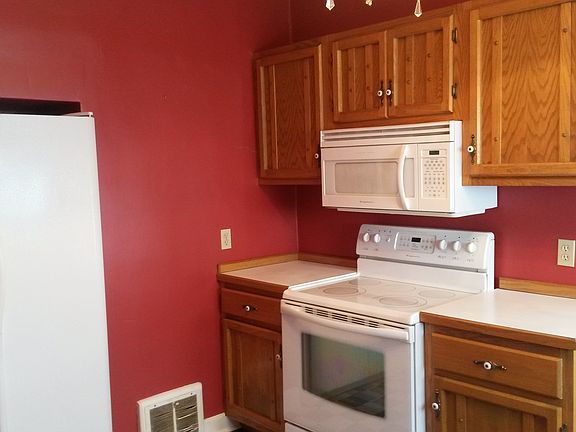 4th image of 618 Dubois St