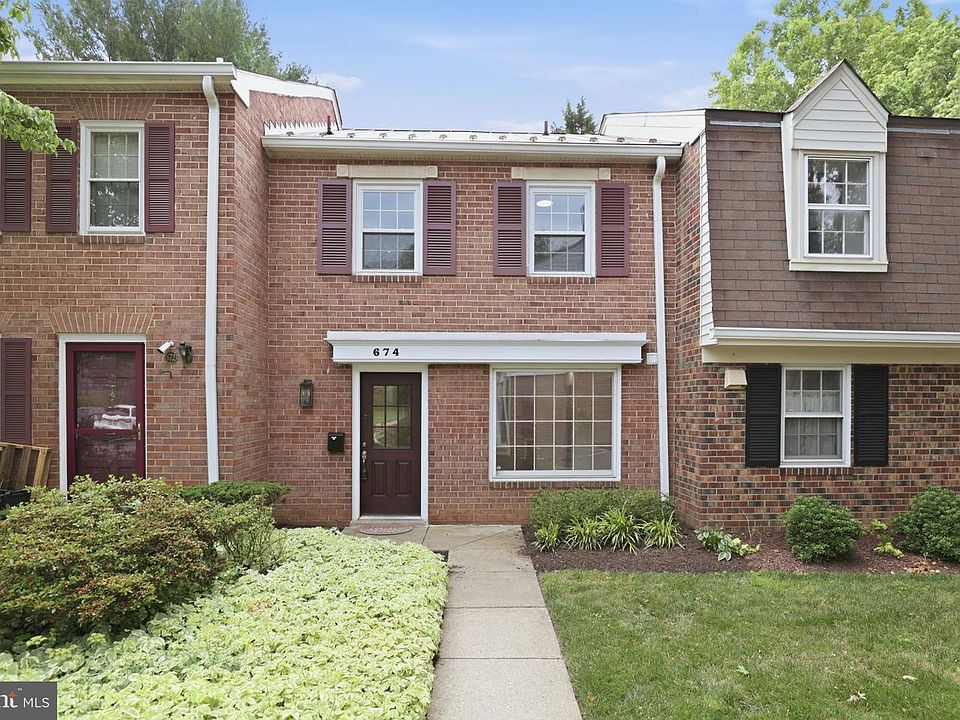 1st image of 674 Azalea Dr #5