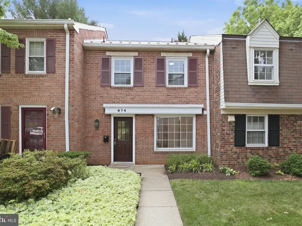 674 Azalea Dr #5, Rockville, MD 20850