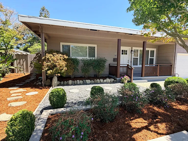 11 Birch Ave — Photo 3