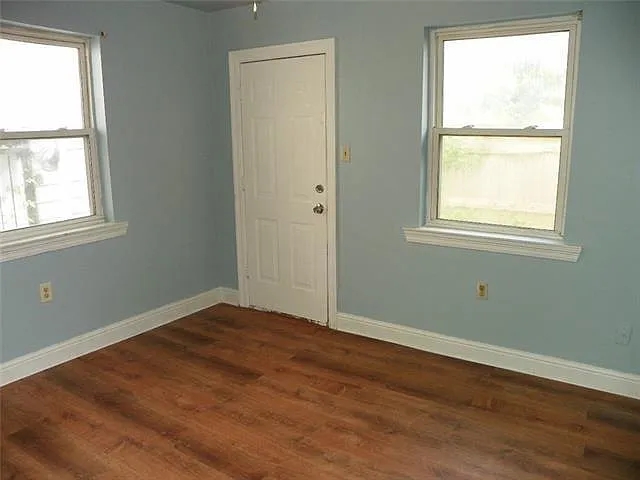 3 bed, 1.0 bath, 1197 sqft, $1,500 — Photo 2