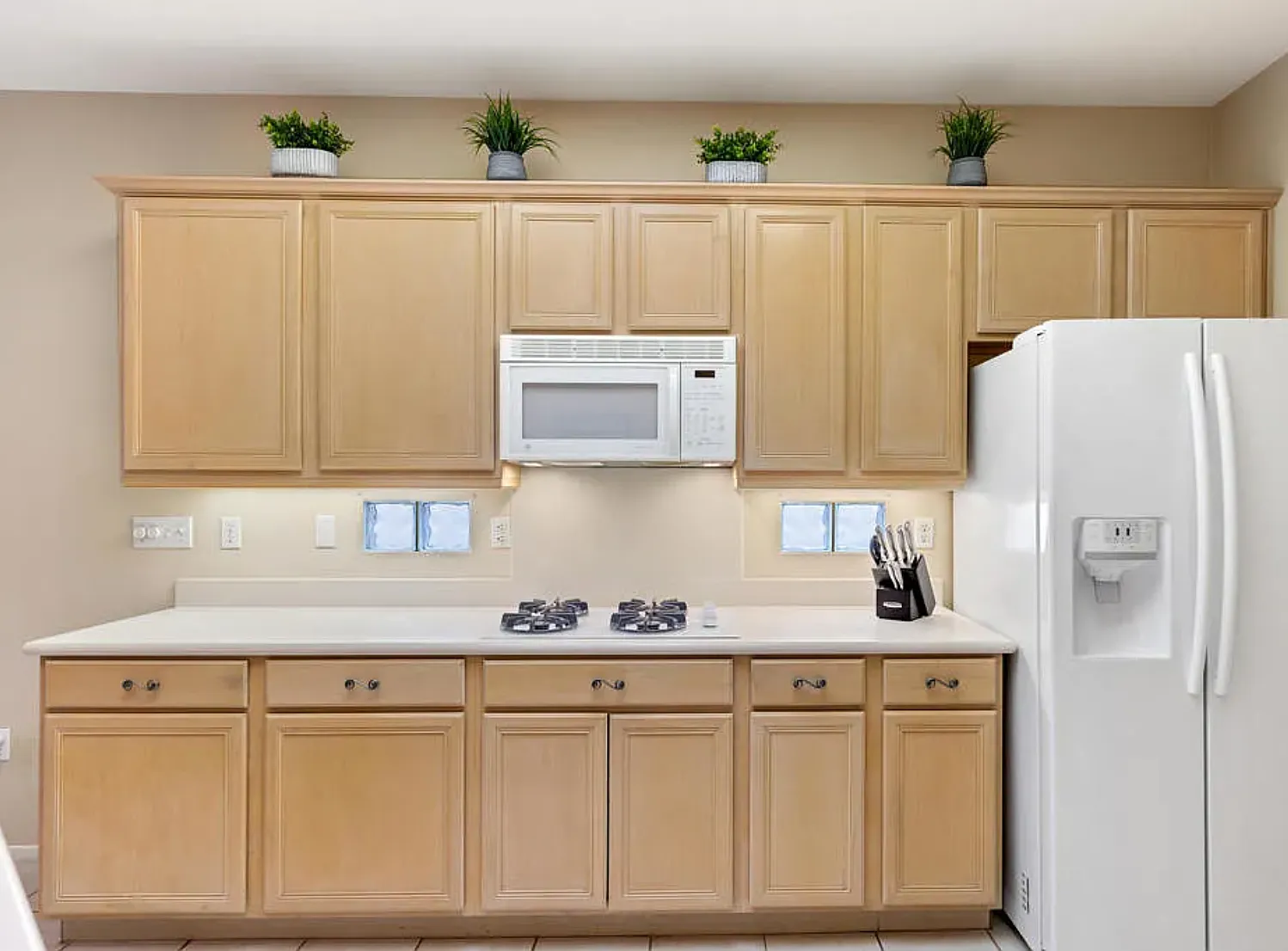 3 bed, 1664 sqft, $3,200 — Photo 3