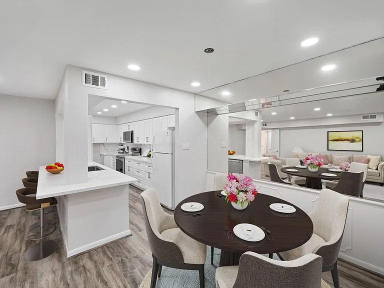 357 N Post Oak Ln #101 — Photo 4