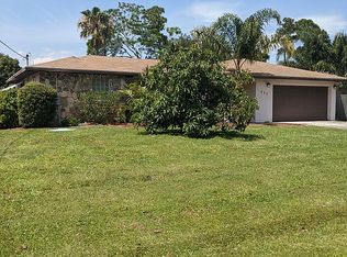 377 SE Greenway Ter, Port Saint Lucie, FL 34983