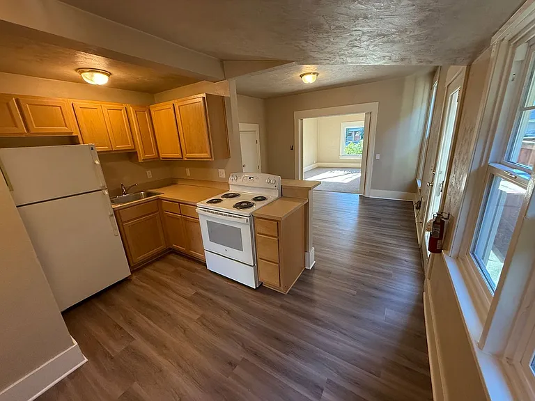 10th St. 11 Plex — Photo 3