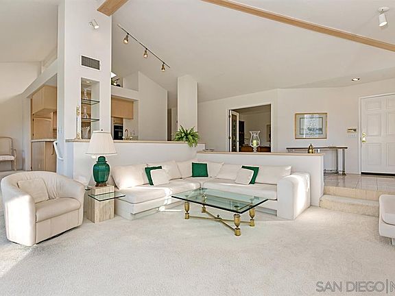 4th image of 2530 Navarra Dr Unit B