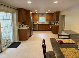 1975 Little Meadow Rd, Guilford, CT 06437