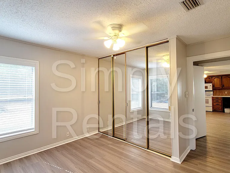 105 Windsor St — Photo 19
