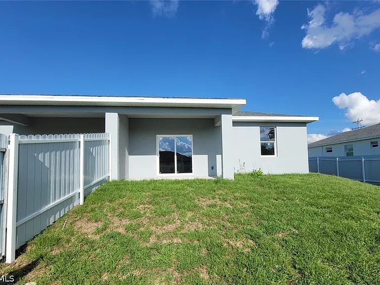 684 Thomas Sherwin Ave S — Photo 13
