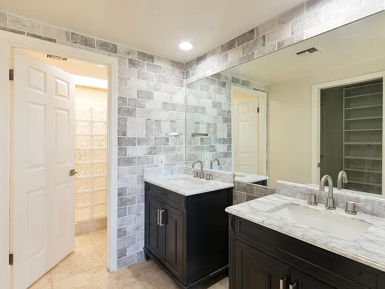 2931 E Rose Ln — Photo 15