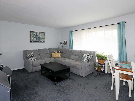 3rd image of 62 Edmunton Dr APT B14