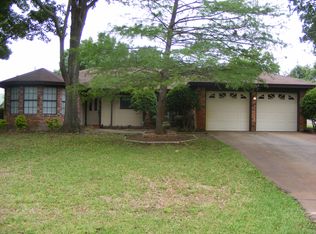 109 Oak Ridge Dr, Cleburne, TX 76031