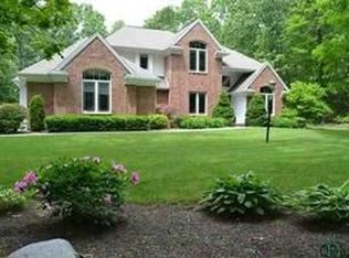 625 Grooms Rd, Clifton Park, NY 12065