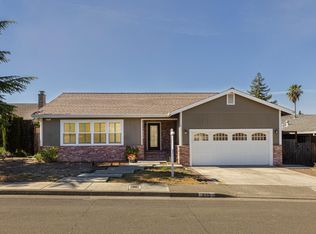 230 Pheasant Dr, Healdsburg, CA 95448