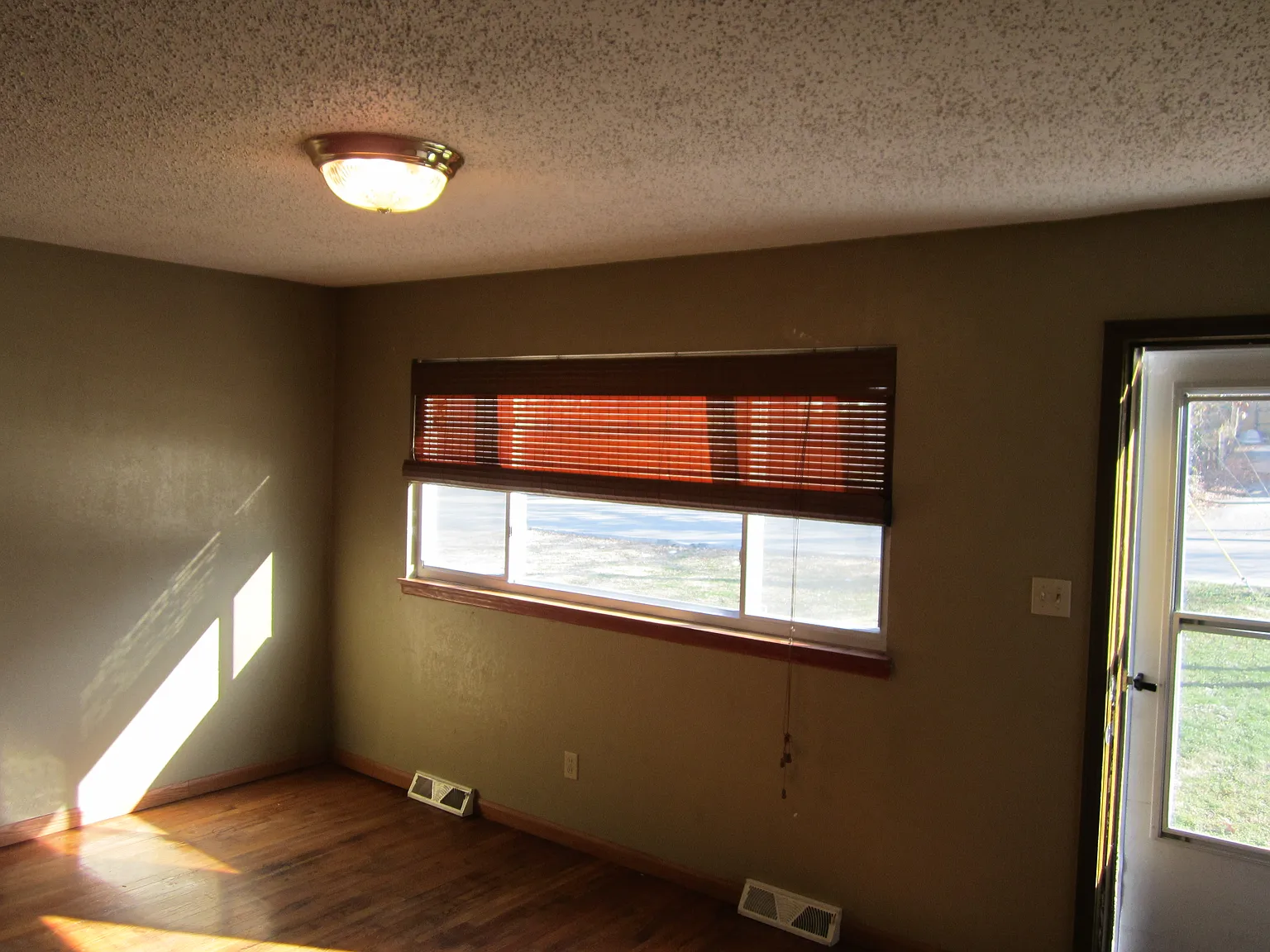 3 bed, 1450 sqft, $1,400 — Photo 2
