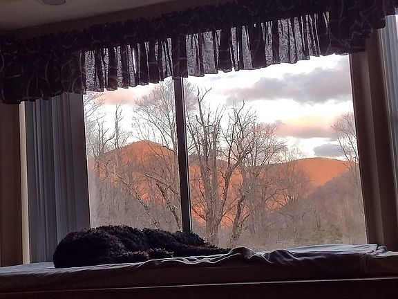 4th image of 250 Hill Place Rd