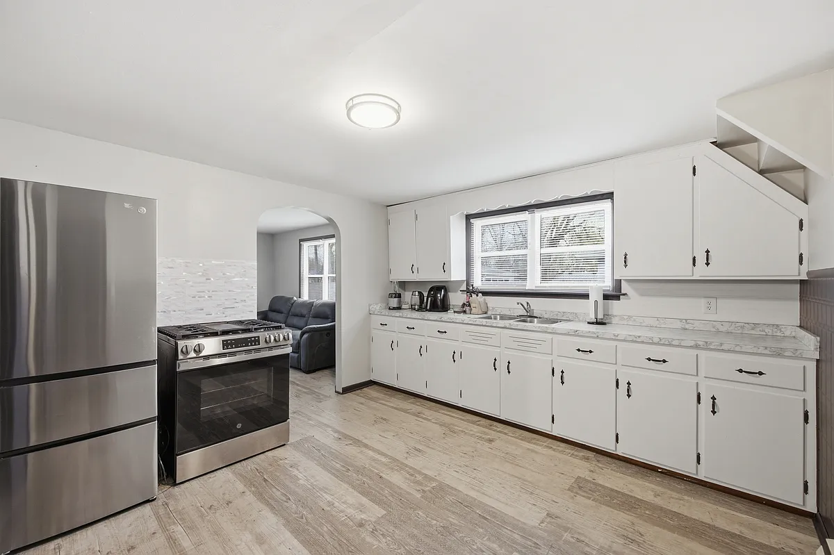 Building Photo - 139 Rossler Ave #2